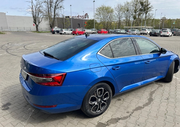 Skoda Superb cena 126500 przebieg: 24319, rok produkcji 2022 z Gdynia małe 211